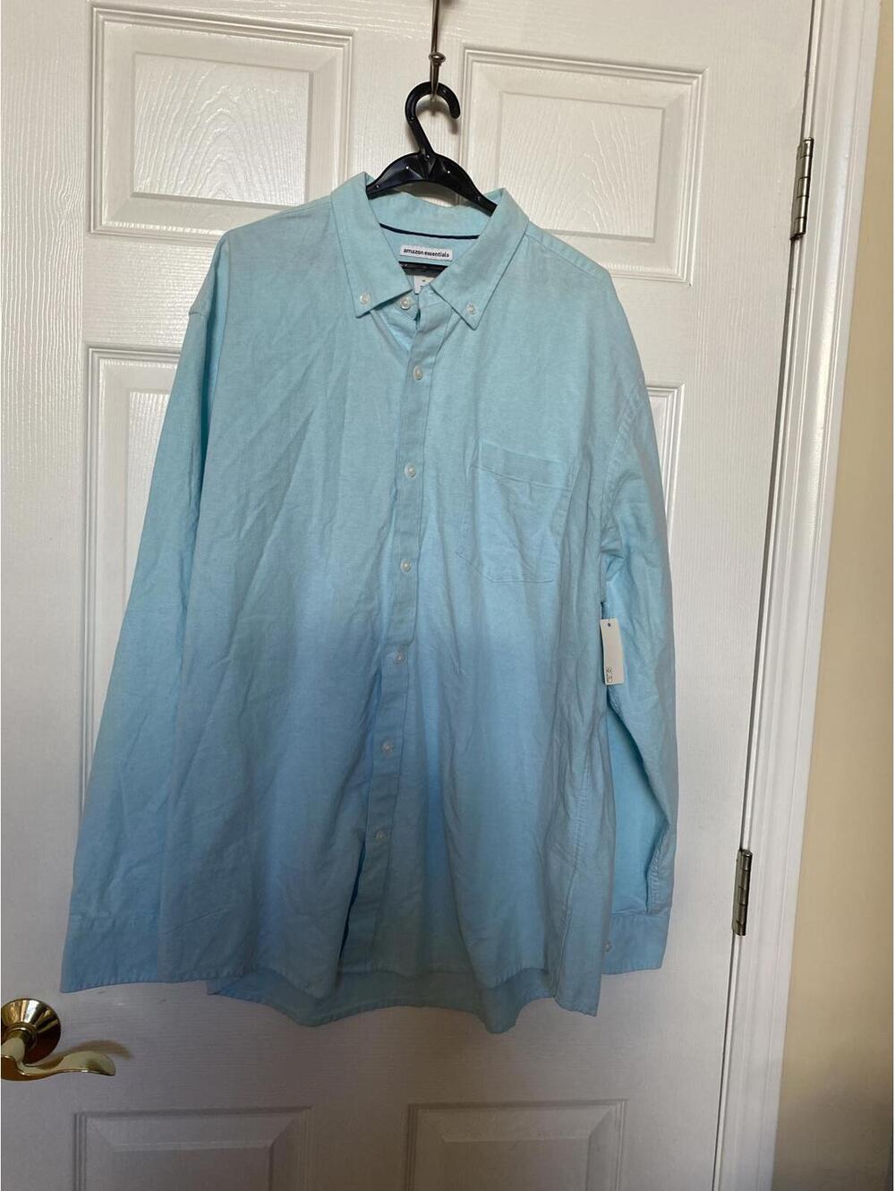 Amazon Essentials Men's Light Blue Button-Up Shirt XL